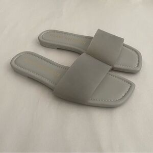 Stuart Weitzman Women’s Summer Slides Sandals Size 7.5B Designer Perla Grey NWT